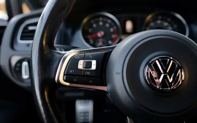 VOLKSWAGEN Golf GTI Performance BlueMotion Technology DSG