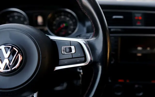 VOLKSWAGEN Golf GTI Performance BlueMotion Technology DSG