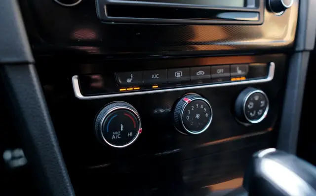 VOLKSWAGEN Golf GTI Performance BlueMotion Technology DSG