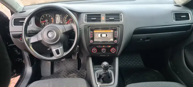 VOLKSWAGEN Jetta Comfortline