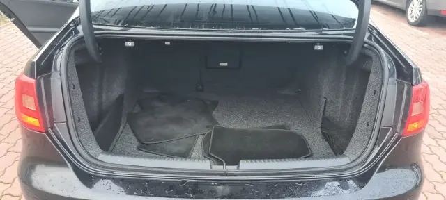 VOLKSWAGEN Jetta Comfortline