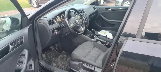 VOLKSWAGEN Jetta Comfortline