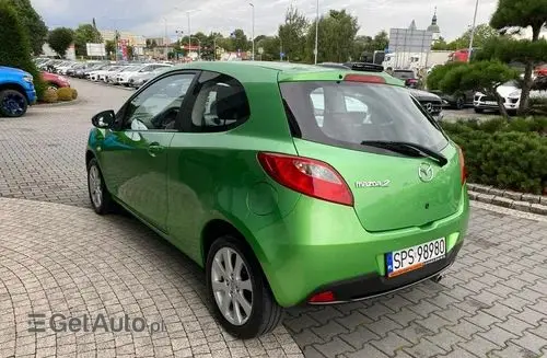 MAZDA 2 