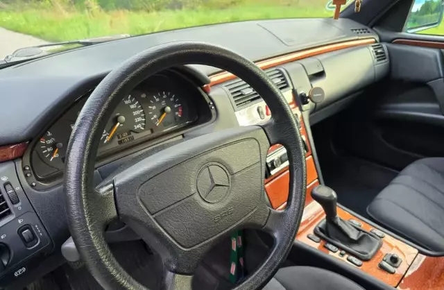 MERCEDES-BENZ Klasa E 