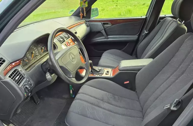 MERCEDES-BENZ Klasa E 