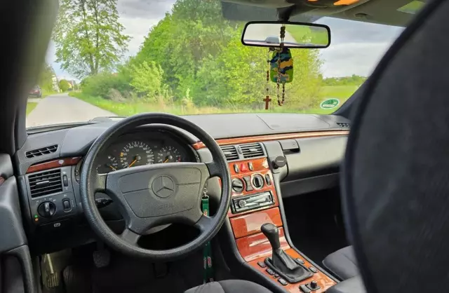 MERCEDES-BENZ Klasa E 