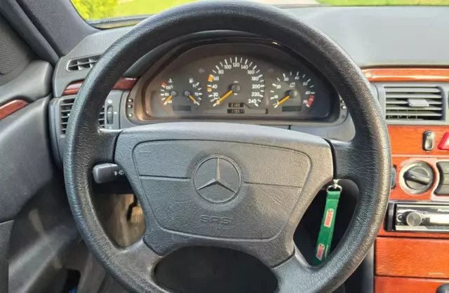 MERCEDES-BENZ Klasa E 