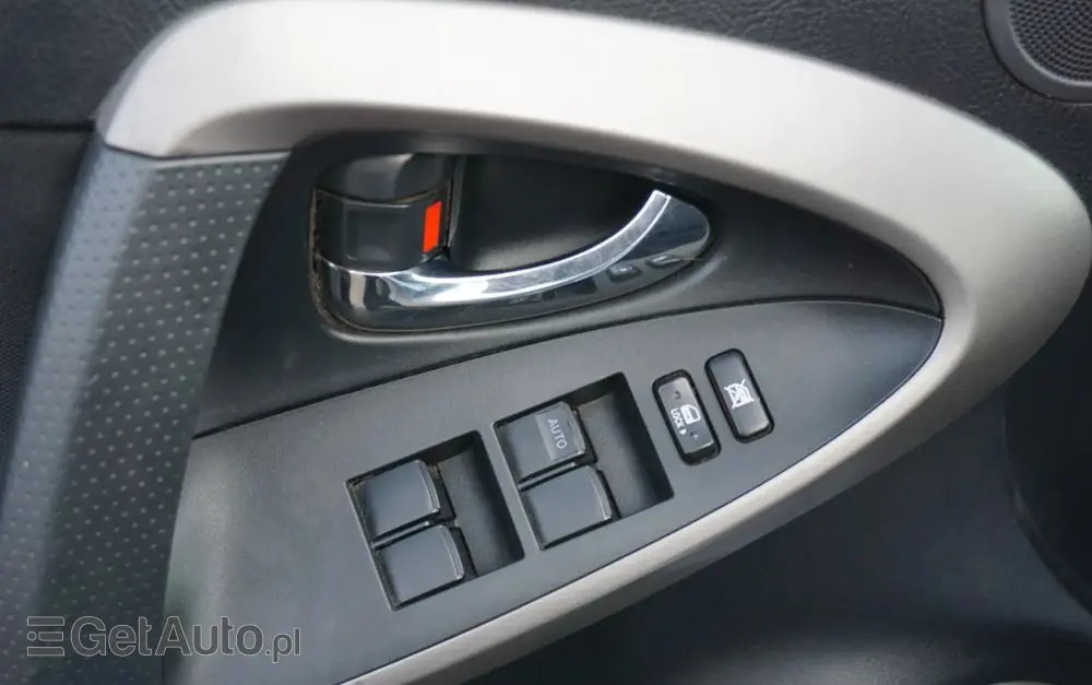 TOYOTA RAV4 2.2 D-CAT 4x4 Sol