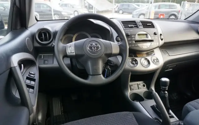 TOYOTA RAV4 2.2 D-CAT 4x4 Sol