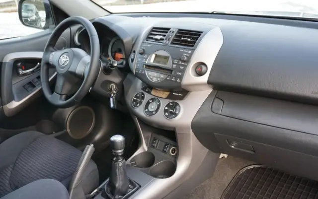 TOYOTA RAV4 2.2 D-CAT 4x4 Sol