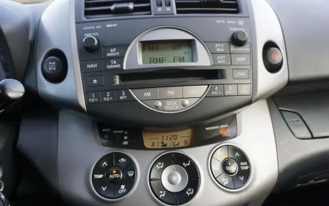 TOYOTA RAV4 2.2 D-CAT 4x4 Sol