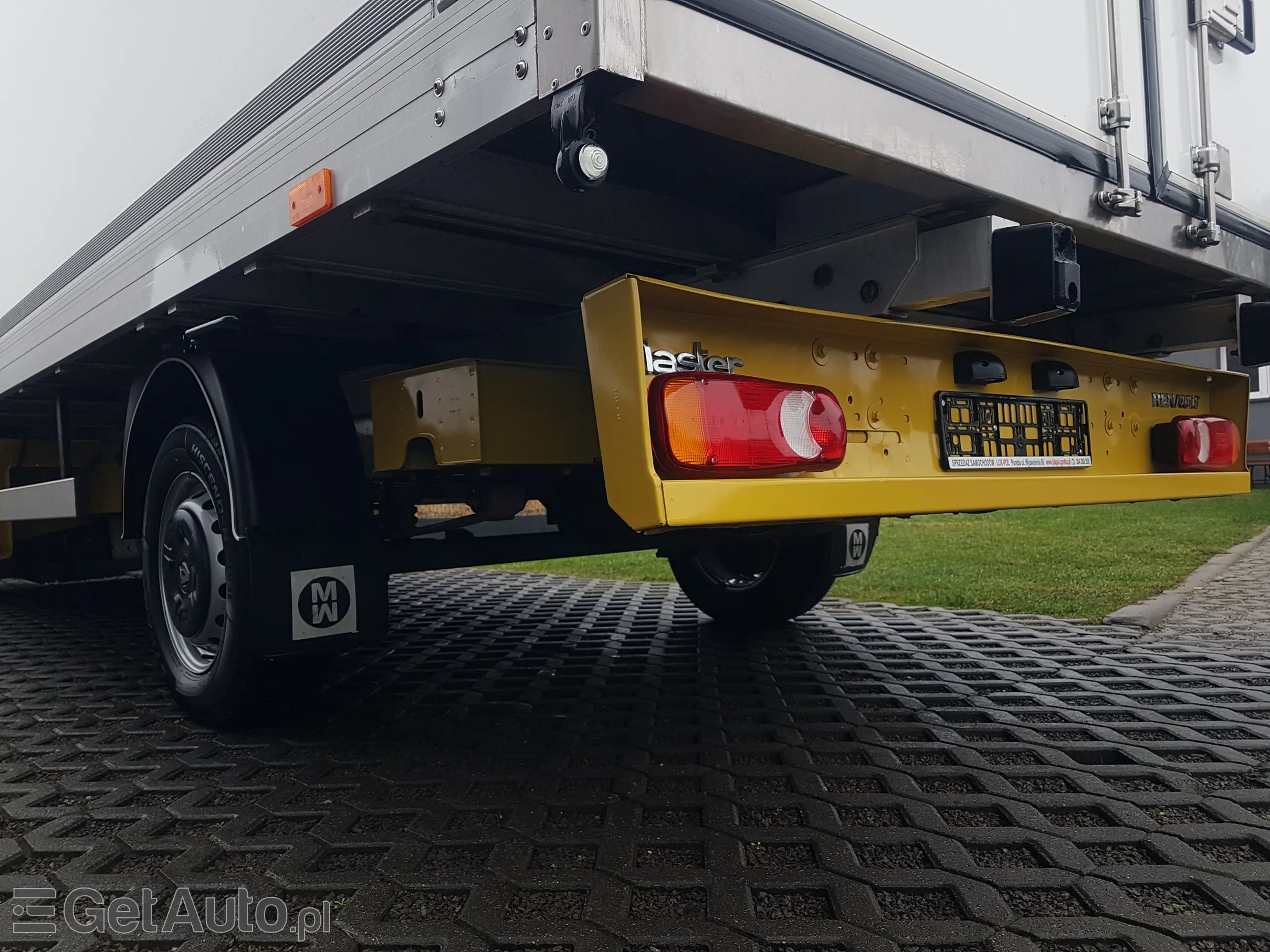 RENAULT Master FWD 8 EP KONTENER 4,22x2,23x2,23 KLIMA MANUAL 6-BIEGÓ KRAJOWY