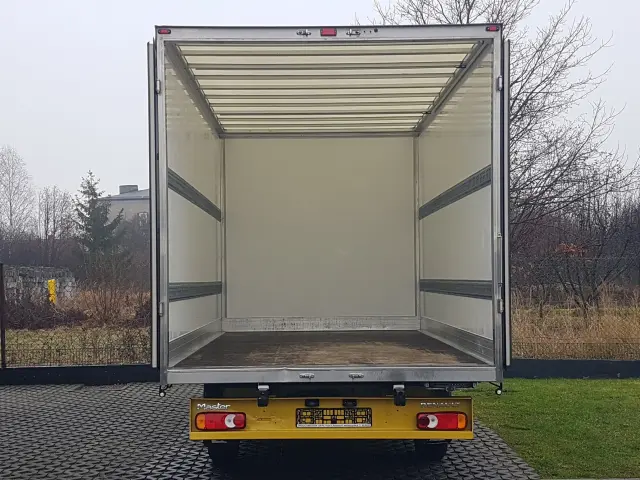 RENAULT Master FWD 8 EP KONTENER 4,22x2,23x2,23 KLIMA MANUAL 6-BIEGÓ KRAJOWY