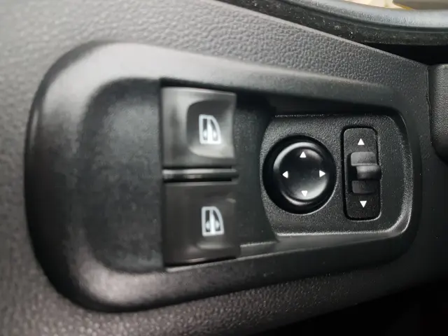 RENAULT Master FWD 8 EP KONTENER 4,22x2,23x2,23 KLIMA MANUAL 6-BIEGÓ KRAJOWY