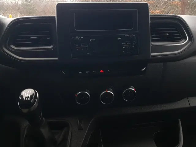 RENAULT Master FWD 8 EP KONTENER 4,22x2,23x2,23 KLIMA MANUAL 6-BIEGÓ KRAJOWY