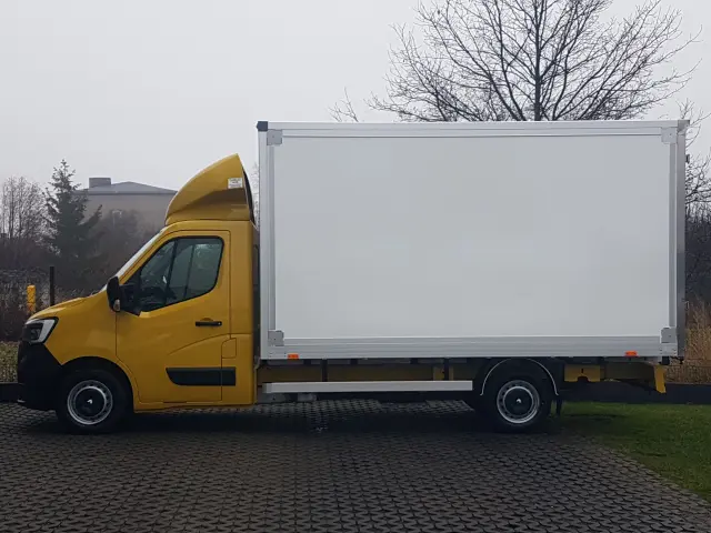 RENAULT Master FWD 8 EP KONTENER 4,22x2,23x2,23 KLIMA MANUAL 6-BIEGÓ KRAJOWY