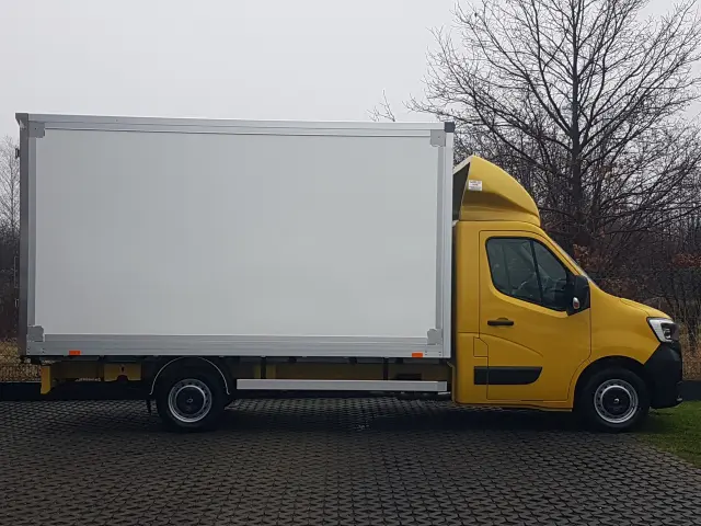 RENAULT Master FWD 8 EP KONTENER 4,22x2,23x2,23 KLIMA MANUAL 6-BIEGÓ KRAJOWY