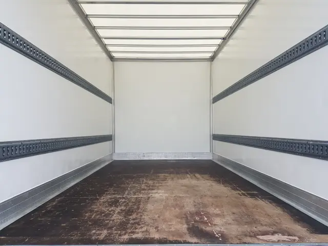 RENAULT Master FWD 8 EP KONTENER 4,22x2,23x2,23 KLIMA MANUAL 6-BIEGÓ KRAJOWY