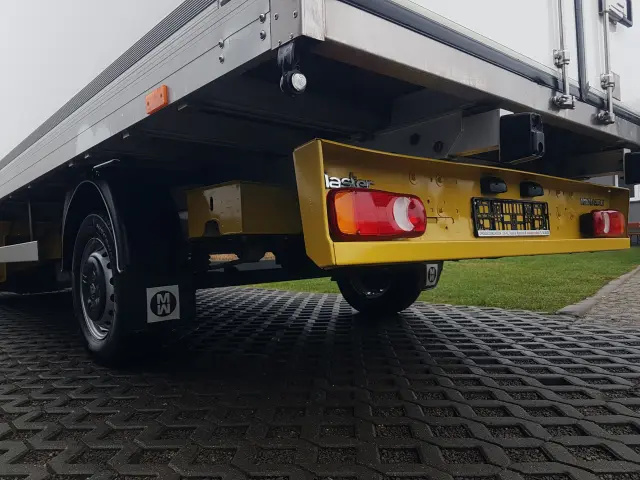 RENAULT Master FWD 8 EP KONTENER 4,22x2,23x2,23 KLIMA MANUAL 6-BIEGÓ KRAJOWY