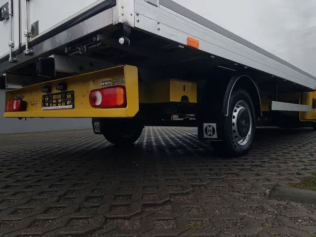 RENAULT Master FWD 8 EP KONTENER 4,22x2,23x2,23 KLIMA MANUAL 6-BIEGÓ KRAJOWY