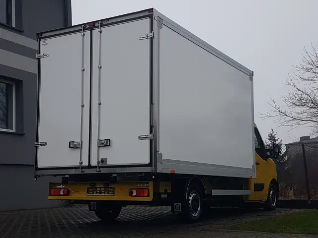 RENAULT Master FWD 8 EP KONTENER 4,22x2,23x2,23 KLIMA MANUAL 6-BIEGÓ KRAJOWY