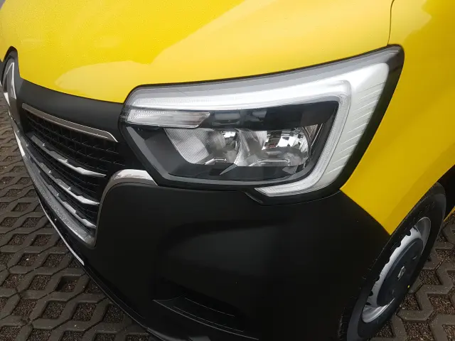 RENAULT Master FWD 8 EP KONTENER 4,22x2,23x2,23 KLIMA MANUAL 6-BIEGÓ KRAJOWY