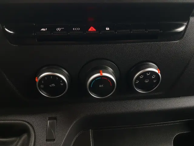 RENAULT Master FWD 8 EP KONTENER 4,22x2,23x2,23 KLIMA MANUAL 6-BIEGÓ KRAJOWY