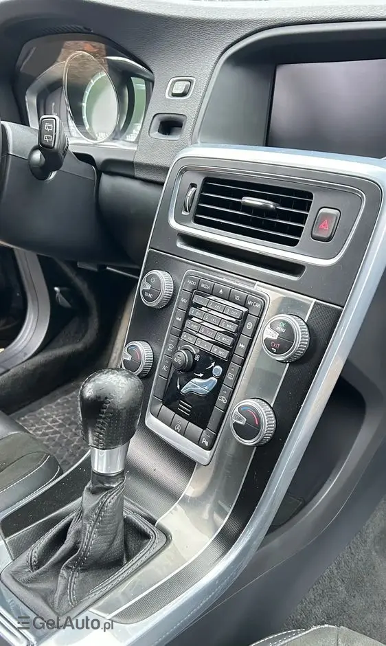 VOLVO V60 D2 R-Design