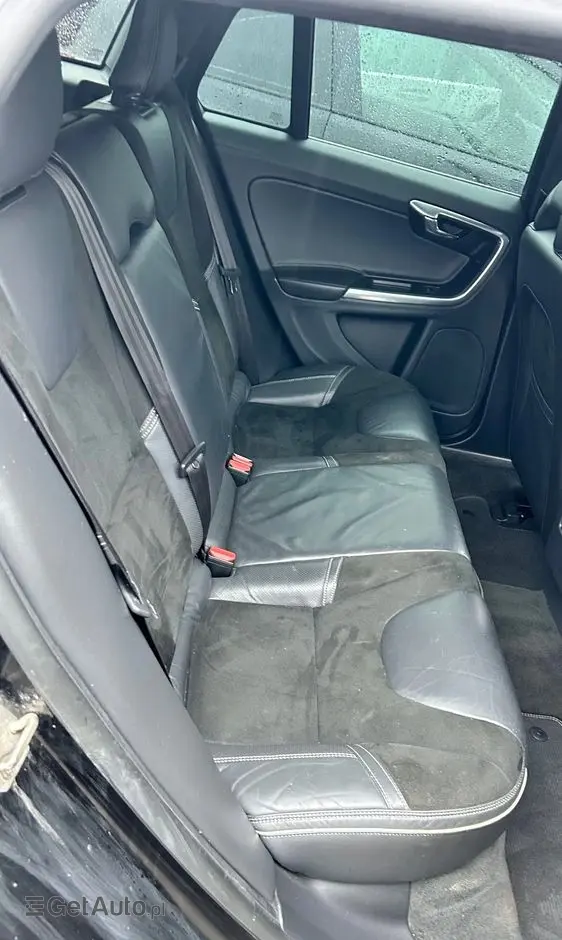 VOLVO V60 D2 R-Design