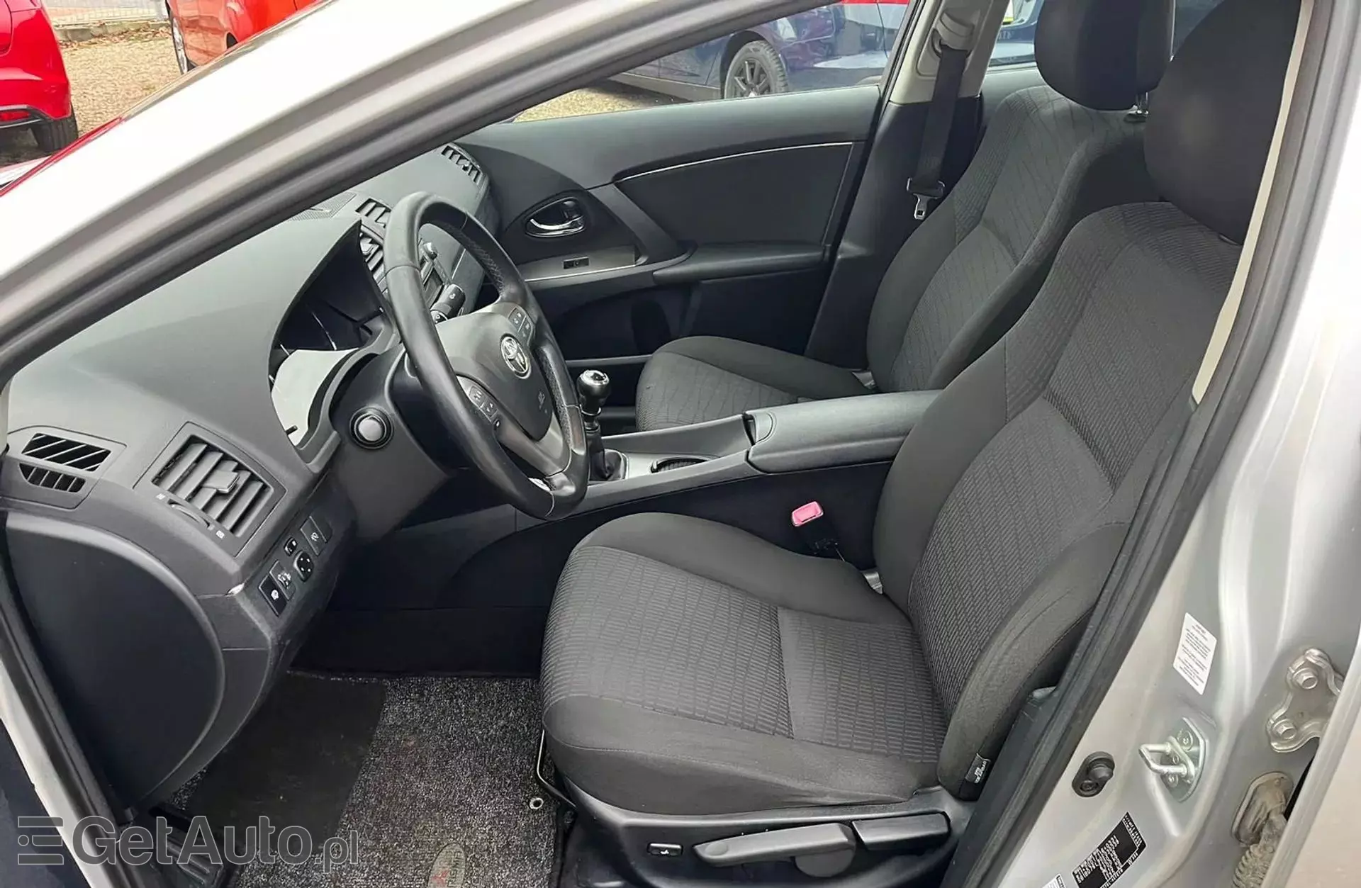 TOYOTA Avensis 