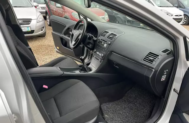 TOYOTA Avensis 