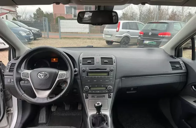 TOYOTA Avensis 