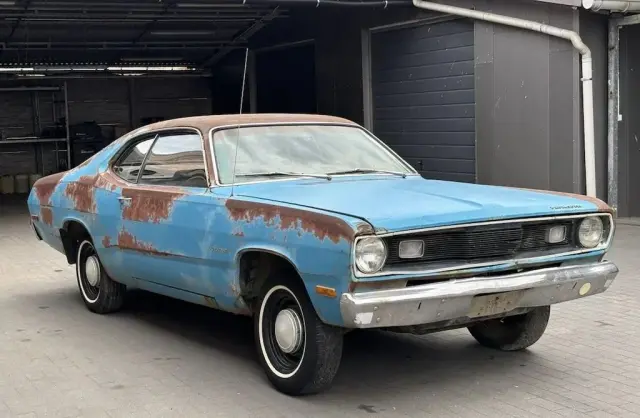 PLYMOUTH Duster 