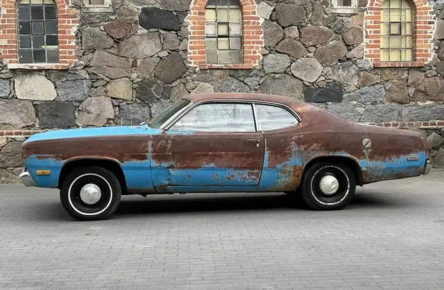 PLYMOUTH Duster 