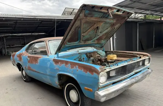 PLYMOUTH Duster 