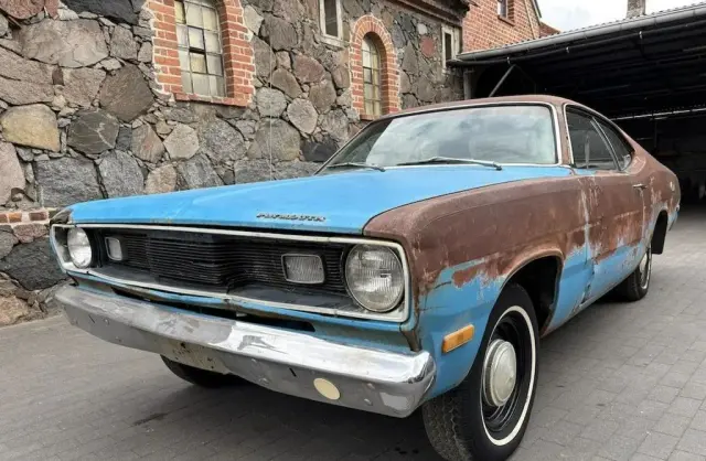 PLYMOUTH Duster 