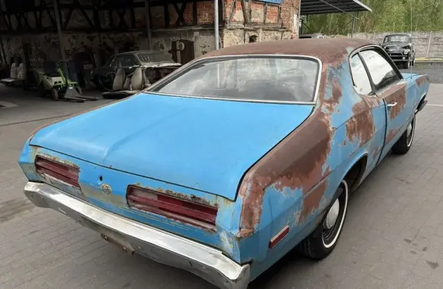PLYMOUTH Duster 