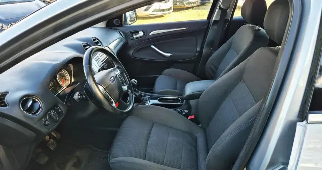 FORD Mondeo 2.0 FF Ghia