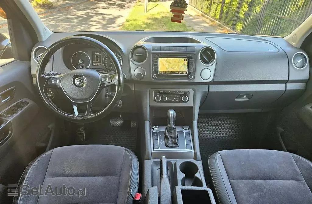 VOLKSWAGEN Amarok 