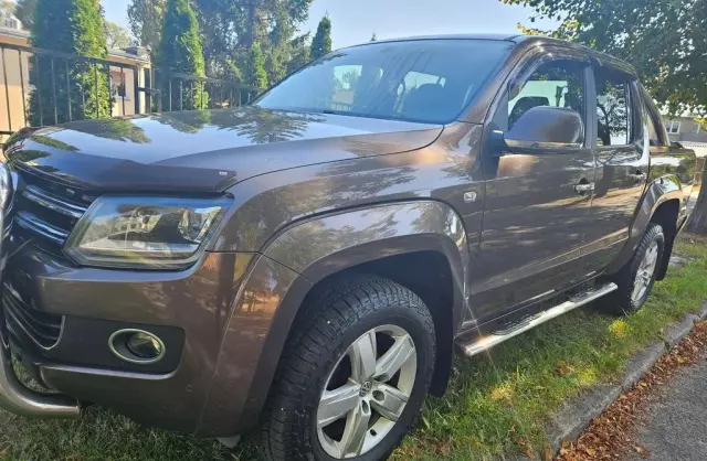 VOLKSWAGEN Amarok 