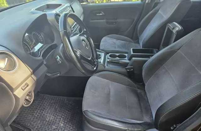 VOLKSWAGEN Amarok 