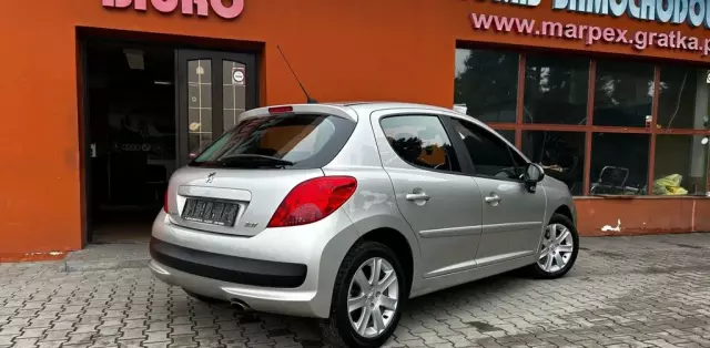 PEUGEOT 207 