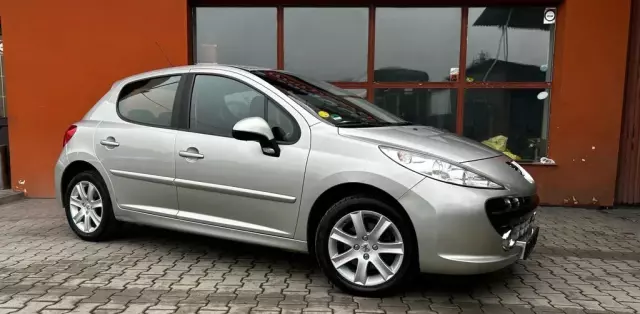 PEUGEOT 207 