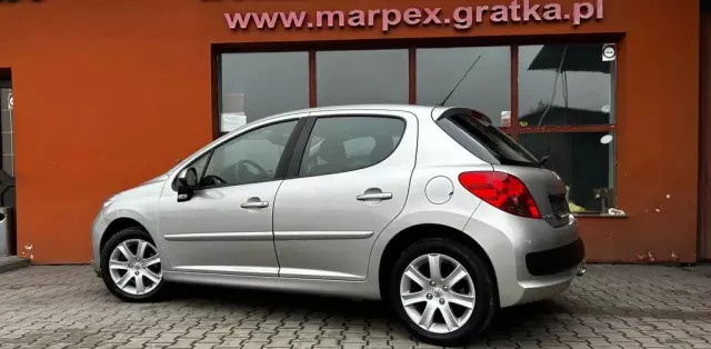 PEUGEOT 207 
