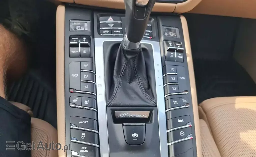 PORSCHE Macan 