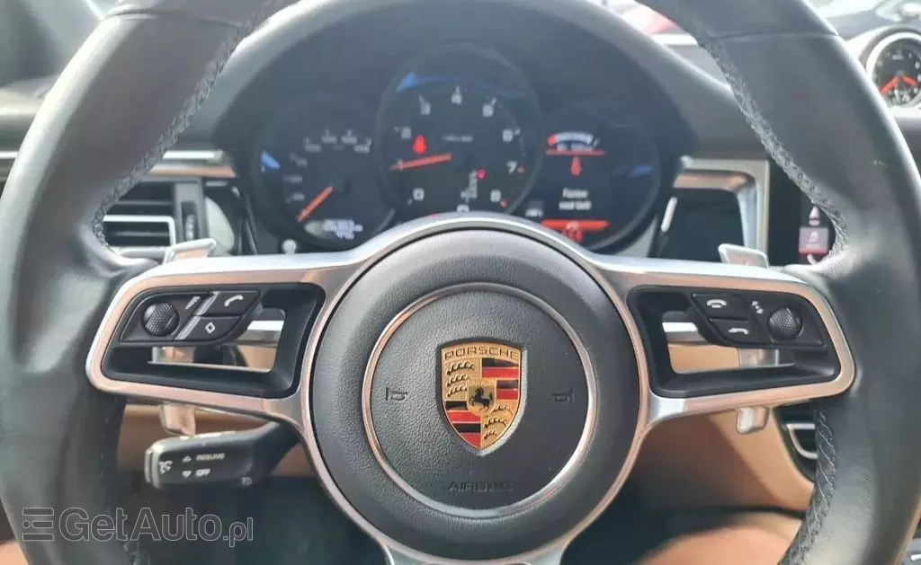 PORSCHE Macan 