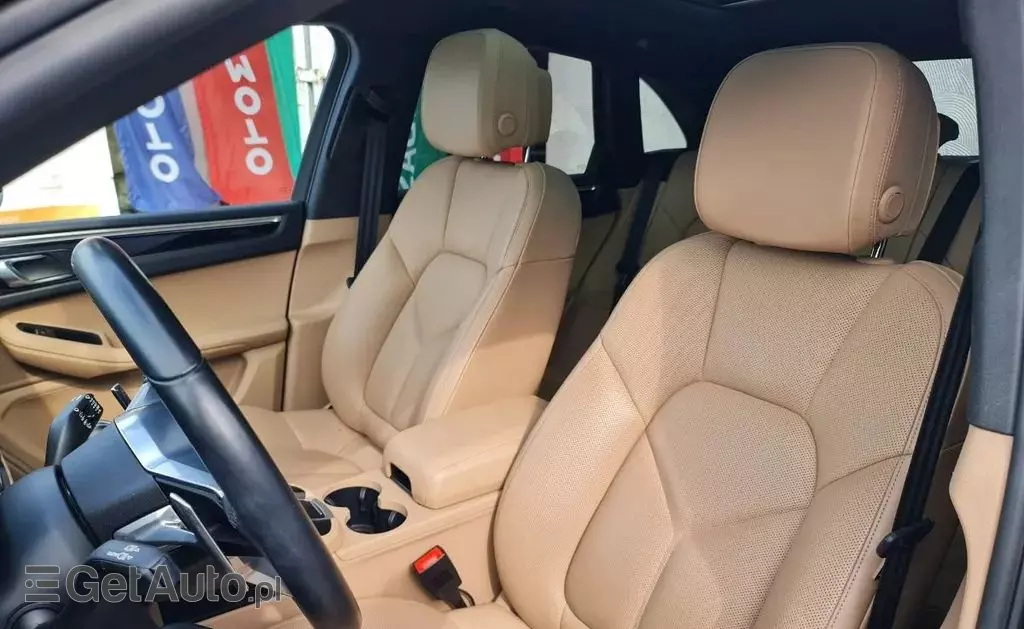 PORSCHE Macan 