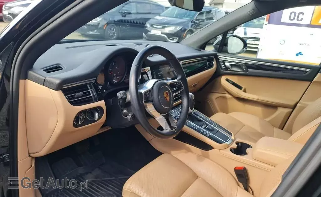 PORSCHE Macan 