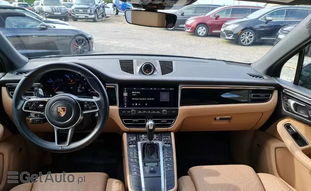PORSCHE Macan 
