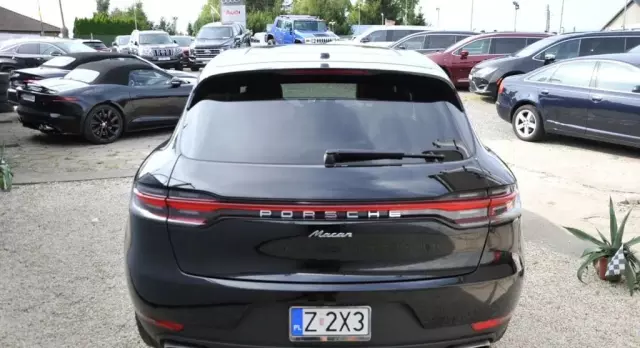 PORSCHE Macan 
